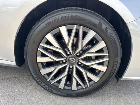 Used 2024 Nissan Altima 2.5 SV FWD image 25