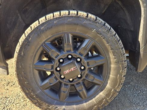 Used 2024 GMC Sierra 2500 AT4 w/ Technology Package image 11
