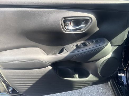 Certified 2025 Honda HR-V LX image 9