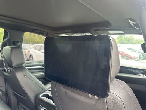 Used 2023 GMC Yukon Denali w/ Denali Reserve Package image 16