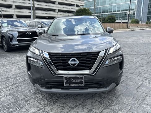 Used 2023 Nissan Rogue SV FWD image 2