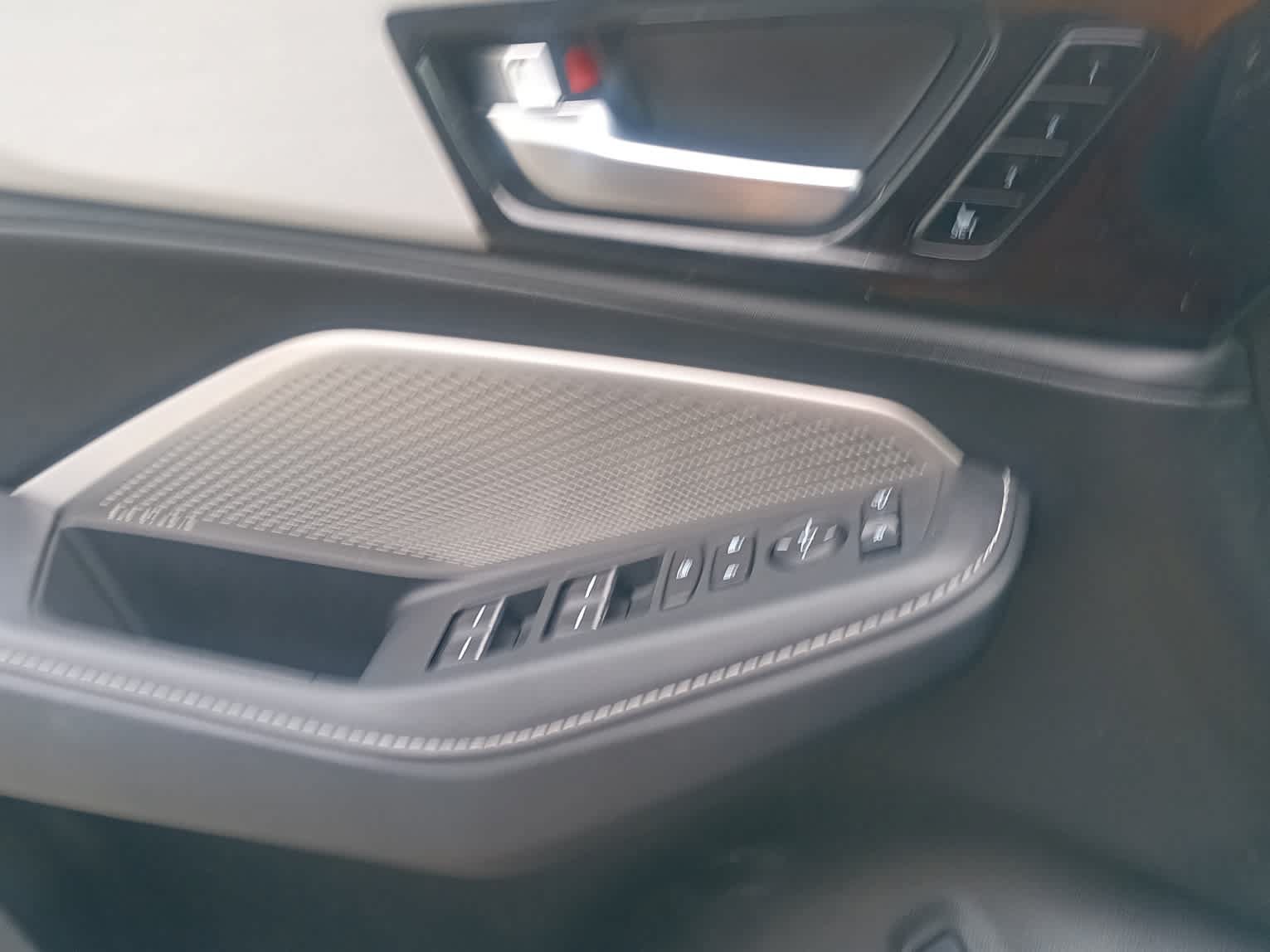Used 2024 Acura MDX w/ Technology Package AWD/4WD image 13