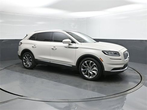 Used 2022 Lincoln Nautilus Reserve w/ Equipment Group 201A image 17