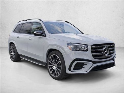 Used 2024 Mercedes-Benz GLS 580 4MATIC image 3