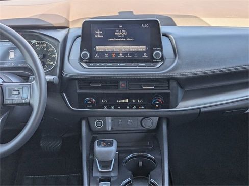 Used 2023 Nissan Rogue SV image 16