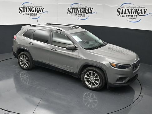 Used 2020 Jeep Cherokee Latitude Plus w/ Comfort/Convenience Group FWD image 30