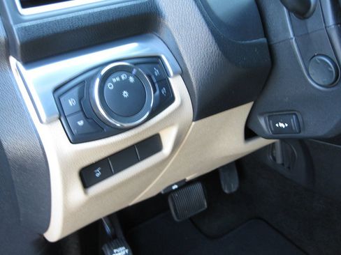 Used 2016 Ford Explorer Limited FWD image 14