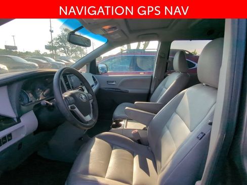 Used 2017 Toyota Sienna XLE Premium AWD/4WD image 7