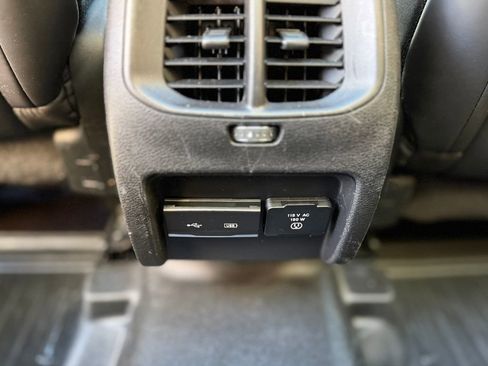 Used 2019 Jeep Cherokee Limited image 26