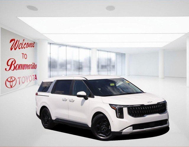 Used 2025 Kia Carnival FWD image 2