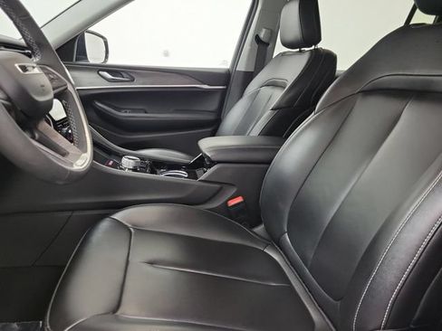 Used 2023 Jeep Grand Cherokee L Limited w/ Black Appearance Package AWD/4WD image 22