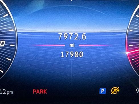 Used 2025 Mercedes-Benz GLB 250 4MATIC image 18