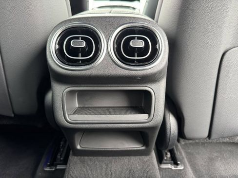 Used 2025 Mercedes-Benz GLC 300 image 9