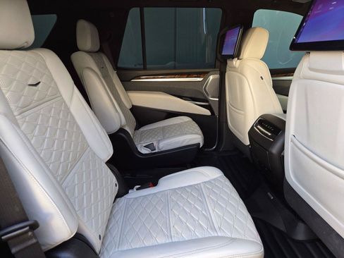 Used 2025 Cadillac Escalade Sport Platinum AWD/4WD image 31