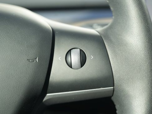 Used 2023 Tesla Model Y Long Range image 42