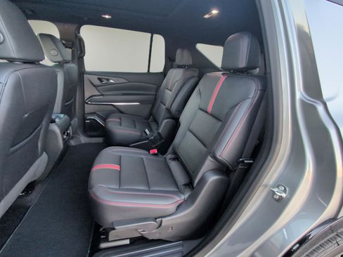 Used 2026 Chevrolet Traverse RS FWD image 17