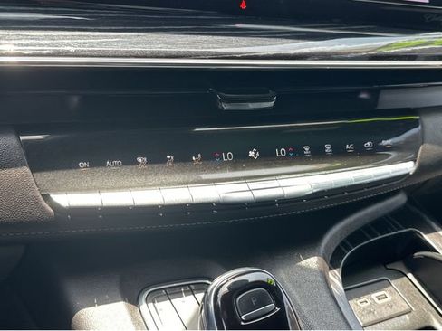 Certified 2022 Cadillac Escalade ESV Sport AWD/4WD image 29