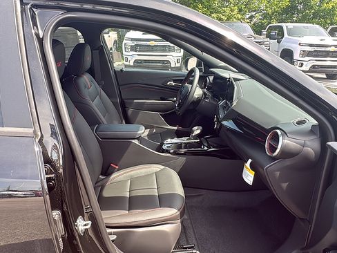 New 2026 Chevrolet Trax RS w/ Sunroof Package FWD image 14