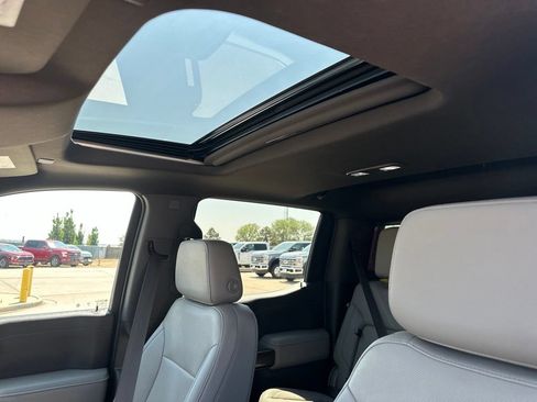 Certified 2022 Chevrolet Silverado 1500 LTZ w/ LTZ Premium Package AWD/4WD image 18