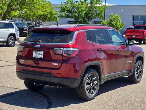 Used 2022 Jeep Compass Latitude AWD/4WD image 3