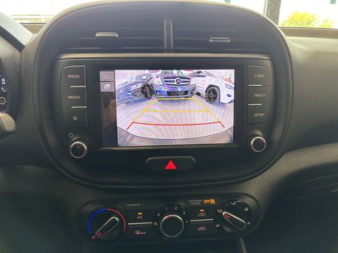 Used 2022 Kia Soul LX image 22