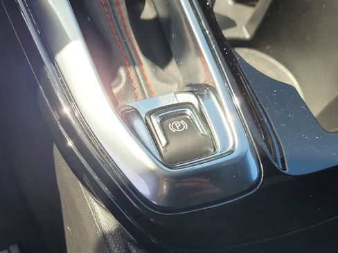 Used 2024 Chevrolet Trax RS FWD image 23
