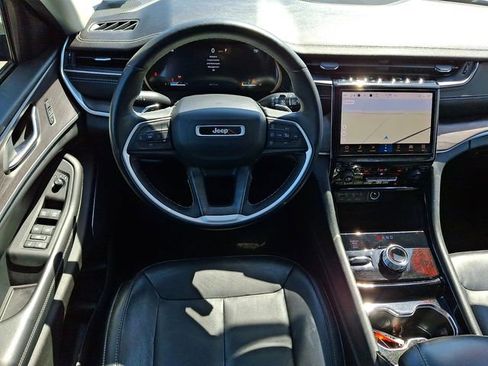 Used 2022 Jeep Grand Cherokee L Limited image 12