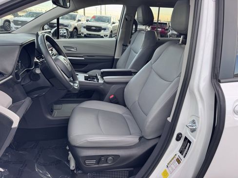 Used 2024 Toyota Sienna XLE image 19
