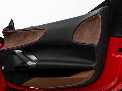 Used 2023 Ferrari SF90 Spider image 29