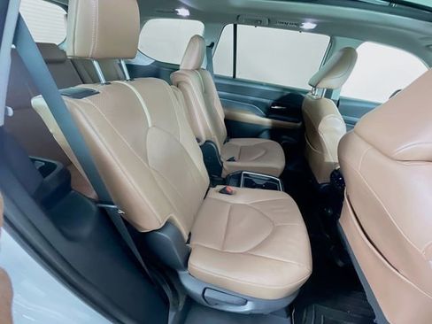 Used 2024 Toyota Grand Highlander Platinum image 29