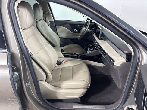 Used 2021 Lincoln Corsair FWD w/ Premium Package image 6