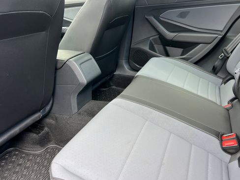 Certified 2025 Volkswagen Jetta SE image 12