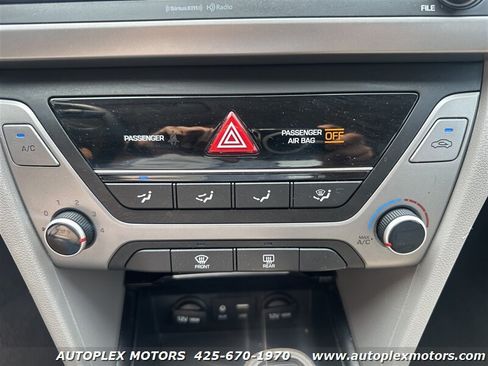 Used 2017 Hyundai Elantra SE FWD image 27