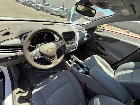 Used 2017 Chevrolet Malibu LT FWD image 13