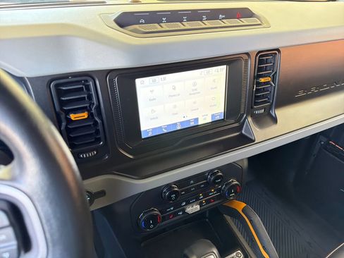 Used 2022 Ford Bronco Badlands image 24