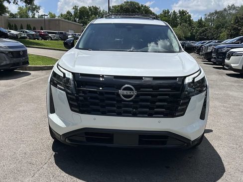 New 2026 Nissan Pathfinder SV w/ SV Premium Package FWD image 2