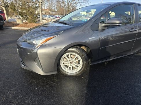 Certified 2016 Toyota Prius Two image 2