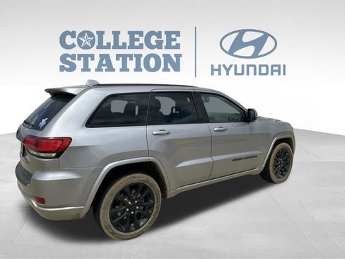 Used 2020 Jeep Grand Cherokee Altitude RWD image 6