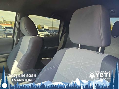 Used 2022 Toyota Tacoma TRD Off-Road w/ Technology Package AWD/4WD image 18