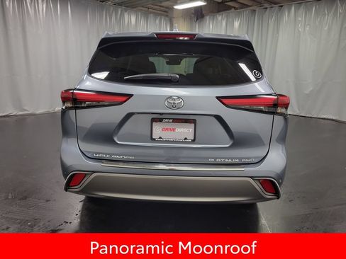 Used 2022 Toyota Highlander Platinum AWD/4WD image 7