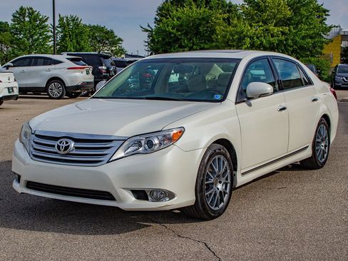 Used 2011 Toyota Avalon Limited FWD image 3