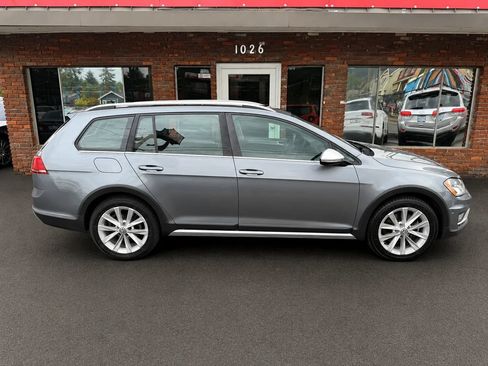 Used 2017 Volkswagen Golf Alltrack SE AWD/4WD image 2