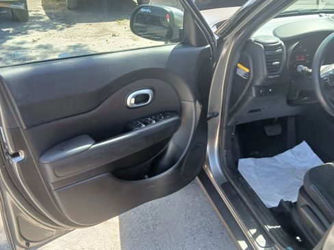 Used 2018 Kia Soul FWD image 13