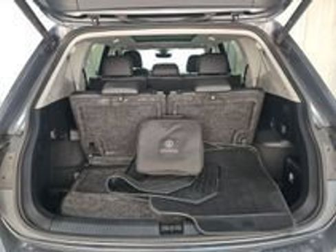 Used 2023 Volkswagen Tiguan SE w/ Panoramic Sunroof Package FWD image 17