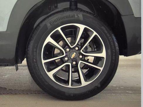 Used 2025 Chevrolet TrailBlazer LT AWD/4WD image 18