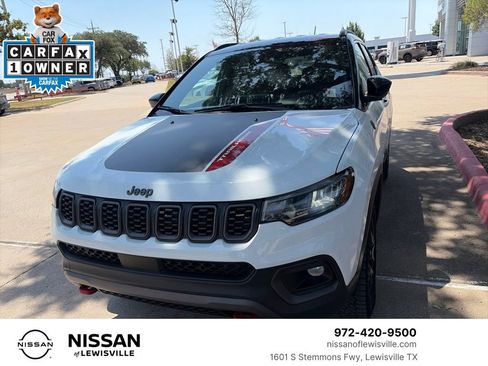 Used 2025 Jeep Compass Trailhawk AWD/4WD image 1