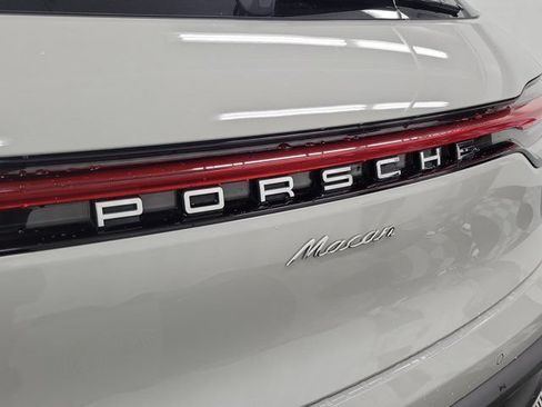 Used 2024 Porsche Macan AWD/4WD image 8