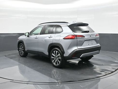 Used 2023 Toyota Corolla Cross XLE w/ Convenience Package image 8