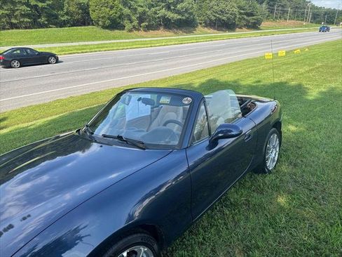 Used 2002 MAZDA MX-5 Miata RWD image 23