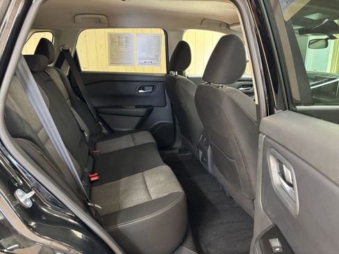 Used 2025 Nissan Rogue SV FWD image 28